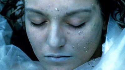 Imagem da notícia Confirmado! Twin Peaks é adiada para 2017