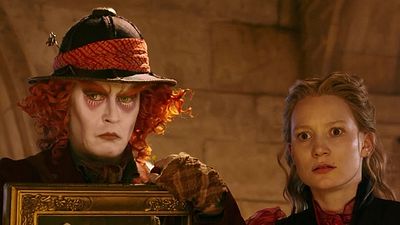 Imagem da notícia A viagem continua no primeiro trailer de Alice Através do Espelho!