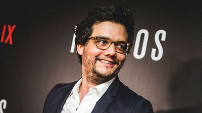 Wagner Moura e Pedro Pascal posam em foto descontraída nos bastidores de Narcos