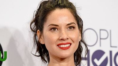 Imagem da notícia Olivia Munn está produzindo série sobre primeira narradora esportiva para a The CW