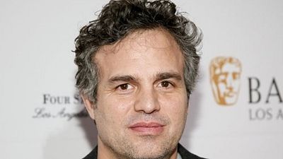 Imagem da notícia Mark Ruffalo dá a entender que Cate Blanchett vai mesmo enfrentar Thor em Ragnarok