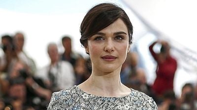 Imagem da notícia Roteirista de Carol prepara estreia na direção com Rachel Weisz como atriz principal