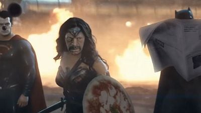 Imagem da notícia Hora de morrer de rir com a paródia bizarra do trailer de Batman Vs Superman