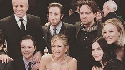 Imagem da notícia Elenco de Friends se reúne e tira foto com time de The Big Bang Theory