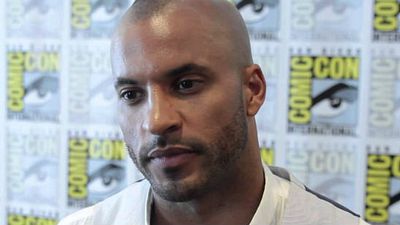 Imagem da notícia American Gods: Série baseada no livro de Neil Gaiman escala ator de The 100 como protagonista