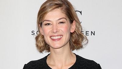 Imagem da notícia Rosamund Pike pode interpretar escritora em drama sobre a Segunda Guerra Mundial