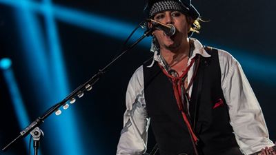 Johnny Depp, junto com a banda Hollywood Vampires, irá se apresentar no Grammy 2016