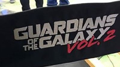 Já no set, James Gunn divulga a logo oficial de Guardiões da Galáxia 2