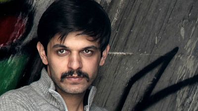 Imagem da notícia Cineasta iraniano é condenado à prisão e a 223 chibatadas por filme político com cena de beijo