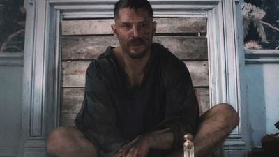 Imagem da notícia Tom Hardy morre, volta e assusta geral no primeiro trailer de Taboo