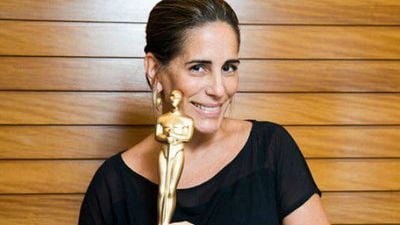 Imagem da notícia Gloria Pires lança camisetas com seus memes do Oscar e participa de brincadeira do Tá No Ar