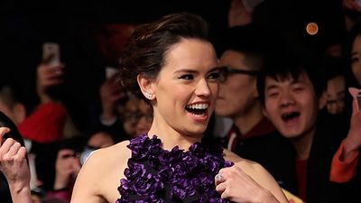 Imagem da notícia "Não vou pedir desculpas por ser como eu sou", rebate Daisy Ridley após críticas ao seu corpo