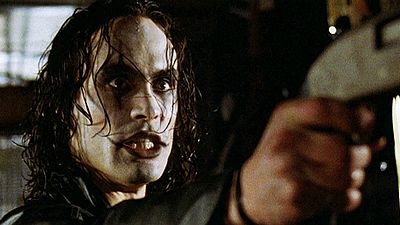 Imagem da notícia Refilmagem de O Corvo enfrenta novos problemas com demissão do diretor