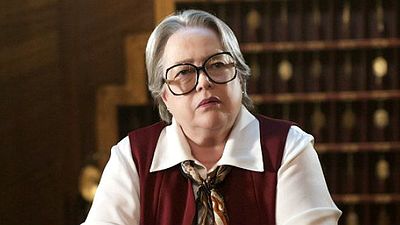 Imagem da notícia Kathy Bates, Matt Bomer e Sarah Paulson estão próximos da sexta temporada de American Horror Story