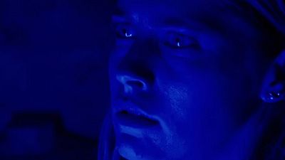 Imagem da notícia Lights Out: Curta-metragem que viralizou na web vira longa do produtor de Invocação do Mal — veja o trailer!