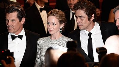 Imagem da notícia Sicario 2 é confirmado pelos produtores e terá o retorno de Emily Blunt, Josh Brolin e Benicio Del Toro