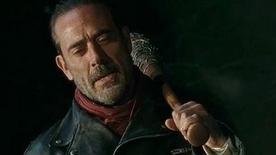 Imagem da notícia Veja Negan e 'a cena tão falada' do episódio final da sexta temporada de The Walking Dead