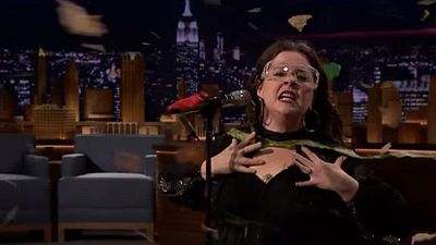 Imagem da notícia Melissa McCarthy lembra tema de Pocahontas e arrasa em incrível batalha de lip sync