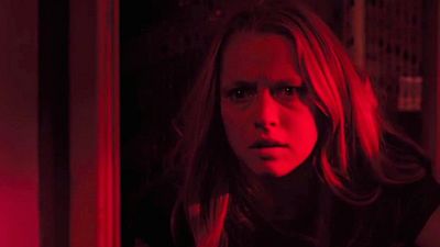 Imagem da notícia "Você estava certo em ter medo do escuro", afirma trailer sinistro de Quando as Luzes se Apagam