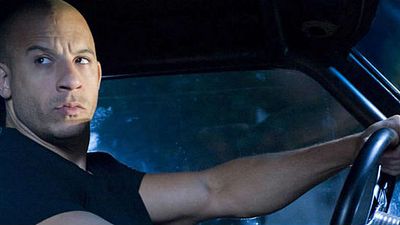 Imagem da notícia Vin Diesel divulga cartaz de Velozes & Furiosos 8