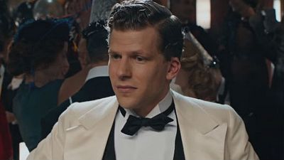 Imagem da notícia Jesse Eisenberg conhece o glamour da antiga Hollywood no trailer de Café Society, novo filme de Woody Allen