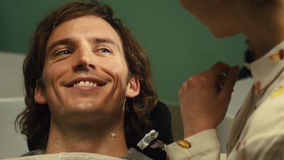 Imagem da notícia Como Eu Era Antes de Você: Videoclipe com canção-tema traz imagens inéditas do romance