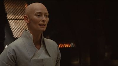 Imagem da notícia Tilda Swinton fala sobre sua escalação em Doutor Estranho e afirma: "Tudo isso vai ser explicado quando vocês virem o filme"