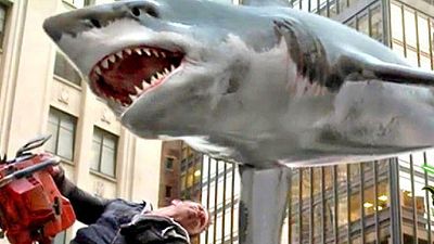 Imagem da notícia Cartaz novo e lista de participações Sharknado 4 revela