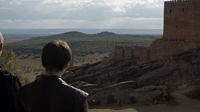 Imagem da notícia Produtores e elenco de Game of Thrones comentam Torre da Alegria e Jon Snow