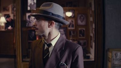 Imagem da notícia Primeiro trailer de Neruda traz Gael García Bernal caçando o famoso poeta chileno