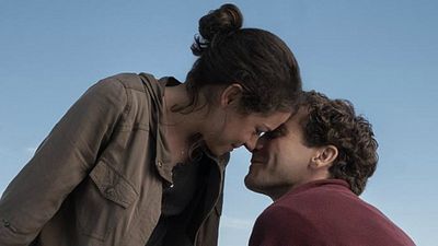 Imagem da notícia Jake Gyllenhaal divulga a primeira foto ao lado de Tatiana Maslany no drama Stronger