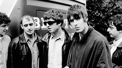 Imagem da notícia Com diretor de Amy na equipe, documentário sobre o Oasis ganha título, data de estreia e cartaz