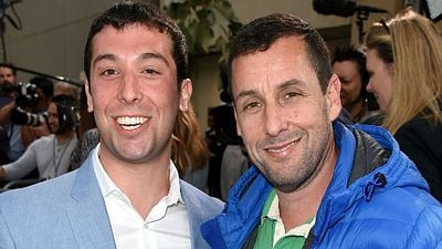 Imagem da notícia Adam Sandler convida seu sósia para a première de Zerando a Vida