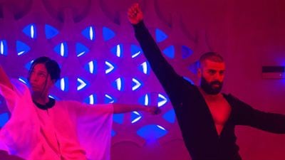 Oscar Isaac dança ao som de vários hits em meme de Ex_Machina: Instinto Artificial