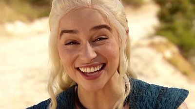 Imagem da notícia Emilia Clarke comemora nu frontal masculino no último episódio de Game of Thrones