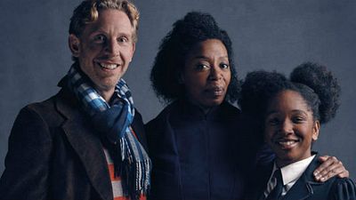 Imagem da notícia Harry Potter and the Cursed Child: Novas imagens da peça apresentam Hermione, Rony e sua filha Rose