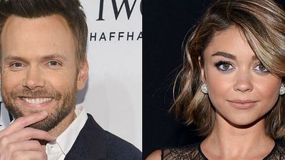 Imagem da notícia Joel McHale e Sarah Hyland são escalados para Dimension 404, nova ficção científica do Hulu 