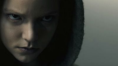 Imagem da notícia Uma jovem criada em laboratório aterroriza Kate Mara em novo trailer de Morgan
