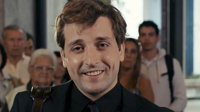 Imagem da notícia Gregório Duvivier fica dividido entre Dani Calabresa e Clarice Falcão no trailer de Desculpe o Transtorno