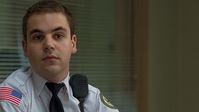 Imagem da notícia Ator que interpreta o guarda Bayley em OITNB fala sobre o envolvimento de seu personagem no grande drama da 4ª temporada