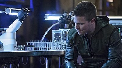 Imagem da notícia Stephen Amell afirma que foi 'mal-interpretado' em sua fala sobre Flashpoint em Arrow
