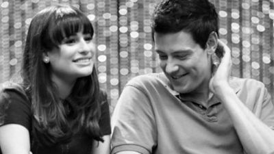 Elenco de Glee presta tributo nas redes sociais no aniversário de morte de Cory Monteith