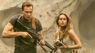 Imagem da notícia Tom Hiddleston, Brie Larson e um monstro gigante são os destaques da primeira imagem de Kong: Skull Island