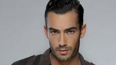 Imagem da notícia Quantico escala o ator mexicano Aarón Díaz