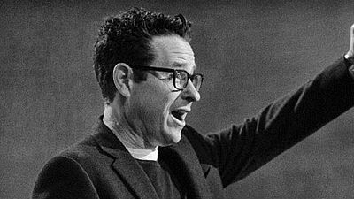 Imagem da notícia J.J. Abrams confirma erro nos créditos inicias de Star Wars - O Despertar da Força