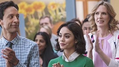 Imagem da notícia Comic-Con 2016: Powerless diverte ao retratar pessoas comuns em um mundo repleto de super-heróis