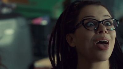 Imagem da notícia Comic-Con 2016: Orphan Black divulga vídeo com erros de gravação e agradece aos fãs no seu painel final