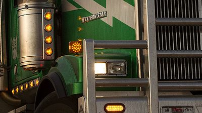 Imagem da notícia Michael Bay anuncia o novo Decepticon de Transformers: The Last Knight 