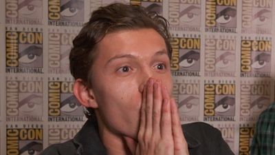Imagem da notícia Veja Tom Holland empolgado com sua estreia na Comic-Con para apresentar o novo filme do Homem-Aranha