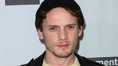 Imagem da notícia Pais de Anton Yelchin vão processar produtora de Jeep por morte do ator
